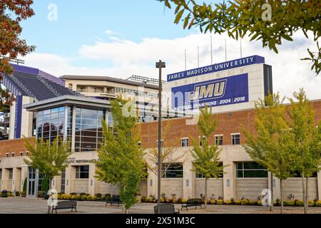 Harrisonburg, Virginia - 21 ottobre 2023: Vista del cartello dei campioni nazionali della James Madison University al Bridgeforth Stadium. Foto Stock