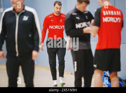 Copenaghen, Danimarca. 6 maggio 2024. Casper U. Mortensen durante l'allenamento con gli uomini di Handball a Broendby, lunedì 6 maggio 2024. (Foto: Liselotte Sabroe/Ritzau Scanpix) credito: Ritzau/Alamy Live News Foto Stock