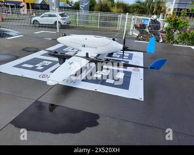 © Lucie Thuillet/radio France/Maxppp - Lucie Thuillet/radio France/Maxppp, 06/05/2024Les laboratoires Cerballiance testent le Transport des échantillons sanguins par des drones entre Granville et Saint-Lô dans la Manche Francia, 6 maggio 2024 i laboratori Cerballiance stanno testando il trasporto di campioni di sangue da droni tra Granville e Saint-Lô a Manche *** didascalia locale *** France Bleu Cotentin crediti: MAXPPP/Alamy Live News Foto Stock