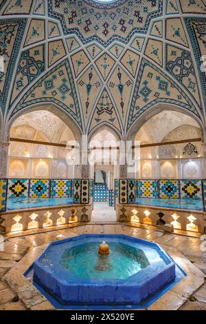 Kashan, Iran - 3 aprile 2024: Sultan Amir Ahmad Bathhouse, noto anche come Qasemi Bathhouse, è un bagno pubblico iraniano tradizionale nel Kashan, IR Foto Stock