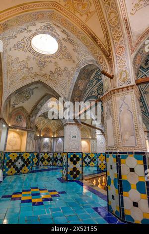 Kashan, Iran - 3 aprile 2024: Sultan Amir Ahmad Bathhouse, noto anche come Qasemi Bathhouse, è un bagno pubblico iraniano tradizionale nel Kashan, IR Foto Stock