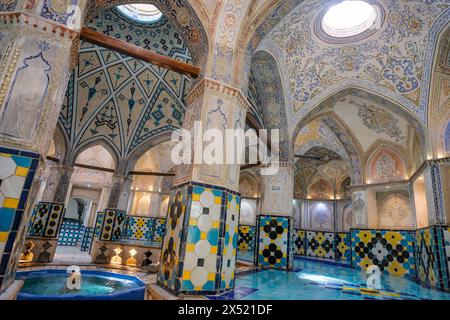 Kashan, Iran - 3 aprile 2024: Sultan Amir Ahmad Bathhouse, noto anche come Qasemi Bathhouse, è un bagno pubblico iraniano tradizionale nel Kashan, IR Foto Stock