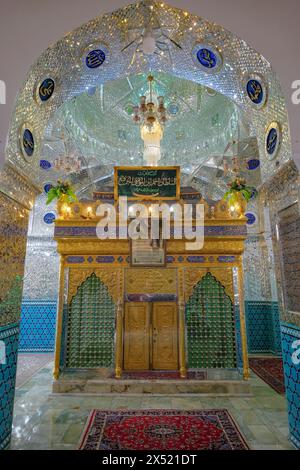 Kashan, Iran - 3 aprile 2024: Imamzadeh Sultan Amir Ahmad è mausoleo a cupola nella città di Kashan, Iran. Foto Stock