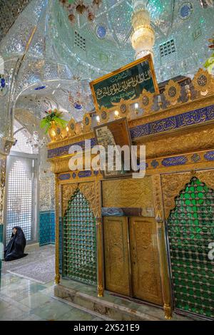 Kashan, Iran - 3 aprile 2024: Imamzadeh Sultan Amir Ahmad è mausoleo a cupola nella città di Kashan, Iran. Foto Stock