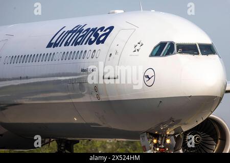 Flugzeug am Flughafen Francoforte, Fraport. REGISTRIERUNG: D-AIHY, LUFTHANSA, AIRBUS A340-600. // 01.05.2024: Francoforte sul meno, Assia, Germania *** Foto Stock