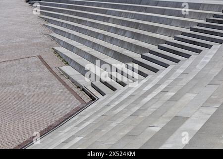 ristorante con scala in cemento nel parco Foto Stock