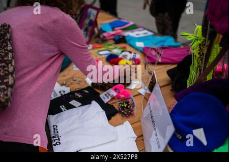 Mercato dell'abbigliamento e dell'artigianato durante l'Aragon Fashion Week 2024, Saragozza, Spagna Foto Stock