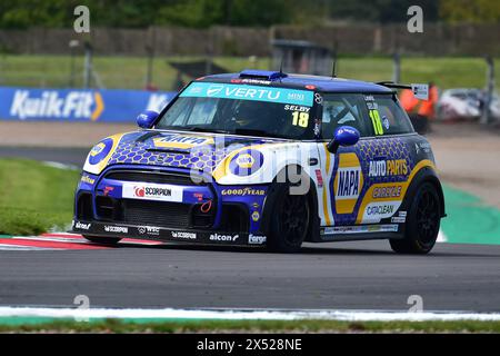 Lewis Selby, MINI JCW, NAPA Racing UK, Vertu MINI Challenge 2024, gare di venti minuti, gare a marchio singolo, suddivise in due categorie: JCW e JCW SP Foto Stock