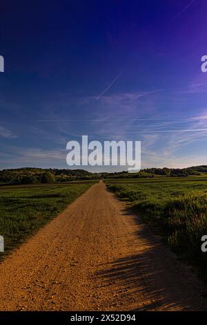 Viaggio attraverso il paese. Di nuovo sulla strada di campagna Foto Stock