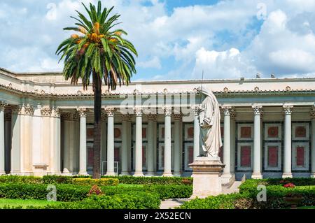 Esterno della Basilica di San Paolo fuori le Mura a Roma. Foto Stock