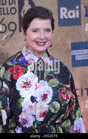 Roma, Italia. 3 maggio 2024. ROMA, ITALIA - 3 MAGGIO: Isabella Rossellini partecipa alla photocall durante il 69° David di Donatello presso Cinecitta Studios il 3 maggio 2024 a Roma. Credito: dpa/Alamy Live News Foto Stock