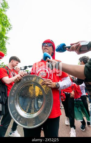 Eindhoven, Paesi Bassi. 6 maggio 2024. EINDHOVEN, PAESI BASSI - 6 MAGGIO: Joey Veerman di PSV durante le celebrazioni del titolo PSV Eindhoven a Stadhuisplein il 6 maggio 2024 a Eindhoven, Paesi Bassi. (Foto di Joris Verwijst/Orange Pictures) credito: Orange Pics BV/Alamy Live News Foto Stock