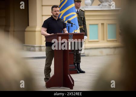Kiev, Ucraina. 6 maggio 2024. Il presidente ucraino Volodymyr Zelenskyy fa osservazioni durante le celebrazioni della giornata della fanteria in Piazza della Costituzione, 6 maggio 2024, a Kiev, Ucraina. Credito: Presidenza Ucraina/Ufficio stampa presidenziale ucraino/Alamy Live News Foto Stock