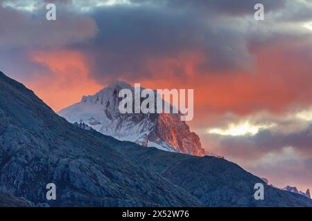 Alba sulla montagna, Darwin Sound, Canale di Beagle, Terra del fuoco, Cile, sud America Foto Stock