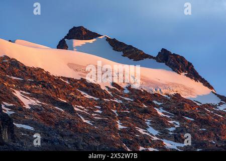 Alba sulla montagna, Darwin Sound, Canale di Beagle, Terra del fuoco, Cile, sud America Foto Stock