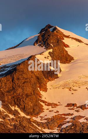 Alba sulla montagna, Darwin Sound, Canale di Beagle, Terra del fuoco, Cile, sud America Foto Stock