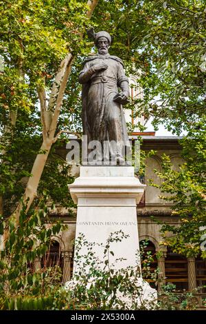 Statua del principe valacchino Constantin Brancoveanu nella nuova chiesa di San Giorgio a Lipscani, Bucarest, capitale della Romania, Europa centrale Foto Stock