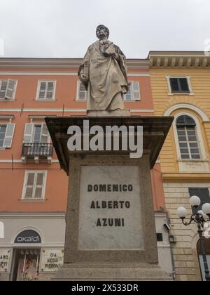 Statua, Alberto Azuni, Piazza Domenico a Sassari, Sassari, Sardegna, Italia Foto Stock