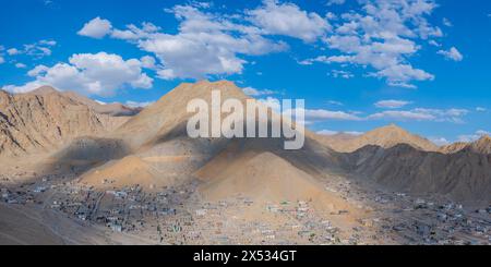 Panorama dalla collina di Tsenmo su Leh, Ladakh, Jammu e Kashmir, India Foto Stock