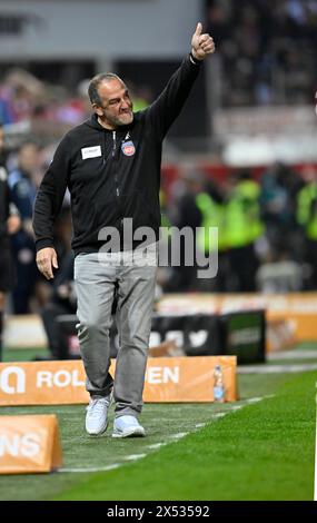 Coach Frank Schmidt 1. FC Heidenheim 1846 FCH a margine, gesto, gesto, pollice in alto, Voith-Arena, Heidenheim, Baden-Wuerttemberg, Germania Foto Stock