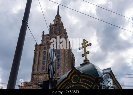 Accademia delle Scienze, nota anche come torta di compleanno di Stalin, costruita nello stile del classicismo socialista, riga, Lettonia Foto Stock