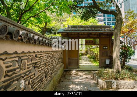 Fukuoka, Giappone - 10 aprile 2024: Giardino tradizionale Rakusuien Foto Stock