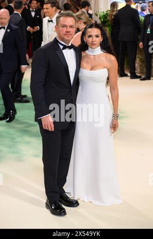 New York, Stati Uniti. 6 maggio 2024. Matt Damon e Luciana Barroso che frequentano il Metropolitan Museum of Art Costume Institute Benefit Gala 2024 a New York, Stati Uniti. Il credito fotografico dovrebbe essere: Matt Crossick/Alamy Live News Foto Stock