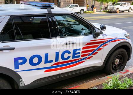 Washington DC, USA - 2 maggio 2024: Vista ravvicinata del simbolo sul lato di una pattuglia della polizia usata dalla polizia metropolitana nel centro di Washington Foto Stock