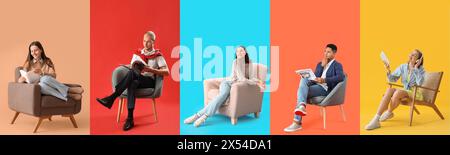 Collage di giovani seduti in comode poltrone su sfondo colorato Foto Stock