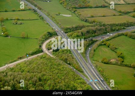 Vista aerea dello svincolo autostradale M56/M53, Ellesmere Port, Inghilterra nord-occidentale, Regno Unito Foto Stock