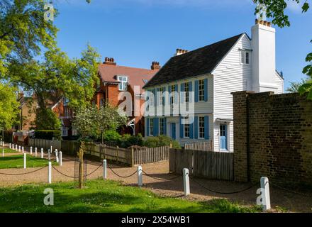 Grandi case residenziali indipendenti su College Road, Dulwich, Londra, Inghilterra, Regno Unito Foto Stock