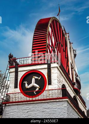 L'immagine è della Laxey Great Laxey Water Wheel conosciuta come Isabella nel villaggio di Laxey sulla costa orientale dell'Isola di Man Foto Stock