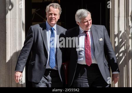 Londra, Inghilterra, Regno Unito. 7 maggio 2024. Segretario di Stato per la Scozia ALISTER JACK (a sinistra) e leader della camera dei Lord Lord TRUE (a destra), lascia Downing Street dopo una riunione del Gabinetto. (Credit Image: © Thomas Krych/ZUMA Press Wire) SOLO PER USO EDITORIALE! Non per USO commerciale! Foto Stock