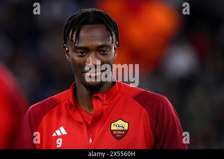 Tammy Abraham di AS Roma guarda durante il riscaldamento della partita di serie A tra AS Roma e Juventus FC allo stadio Olimpico di Roma (Italia), 5 maggio 2024. Foto Stock