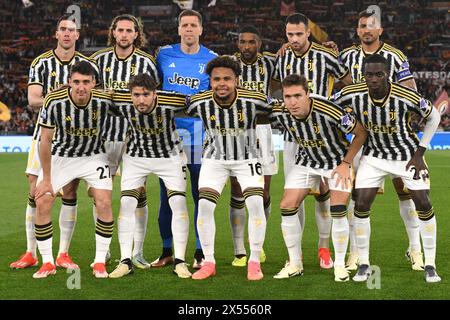 I giocatori della Juventus posano per una foto della squadra durante la partita di serie A tra AS Roma e Juventus FC allo stadio Olimpico di Roma (Italia), 5 maggio 2024. Foto Stock