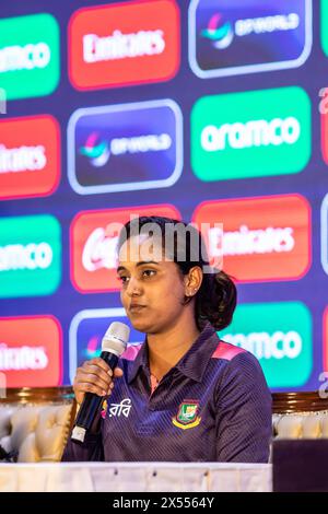 Nigar Sultana Joty, capitano della squadra femminile del Bangladesh, parla durante una conferenza stampa al Pan Pacific Sonargaon, Dacca. La Coppa del mondo T20 femminile ICC 2024 è prevista per essere la nona edizione del torneo ICC Women's T20 World Cup. Si prevede che il torneo si terrà in Bangladesh dal 3 al 20 ottobre 2024. L'Australia è la detentrice del titolo, dopo aver sconfitto il Sudafrica in finale dell'edizione precedente. Foto Stock