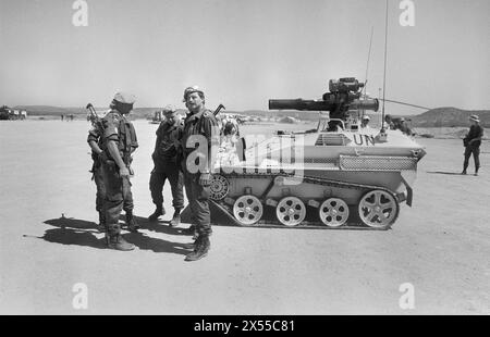 Somalia, Belet Huen, 18.12.1993 Archiv.: 45-18-25 Bundeswehr-Kontigent in Somalia foto: Soldaten der Bundeswehr fuer Ihr Archiv *** Somalia, Belet Huen, 18 12 1993 Archivio 45 18 25 Bundeswehr contingente in Somalia foto Bundeswehr Soldiers for your Archive Foto Stock