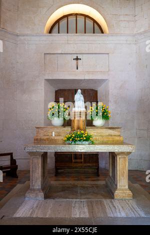 Santuario di Santa Maria infra Saxa chiamato anche Tempio del valadier. Genga, Ancona, Marche, Italia, Europa. Foto Stock