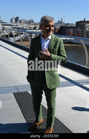 Millennium Bridge, Londra, Regno Unito. 7 maggio 2024. L'arrivo di Sadiq Khan, che ha radici pakistane, ha dimostrato che Londra è una città di diversità. Il sindaco di Londra, Sadiq Khan firma la dichiarazione di accettazione dell'ufficio per iniziare il suo terzo mandato storico come sindaco alla Tate Modern di Londra, Regno Unito. Credito: Vedi li/Picture Capital/Alamy Live News Foto Stock