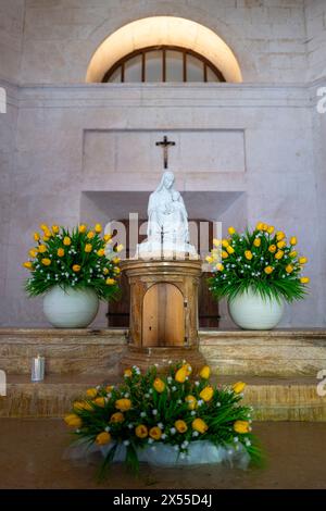 Santuario di Santa Maria infra Saxa chiamato anche Tempio del valadier. Genga, Ancona, Marche, Italia, Europa. Foto Stock