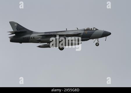 Un Hawker Hunter MK58 pilotato dalla Airborne Tactical Advantage Company (ATAC) un appaltatore militare privato che volava vicino alla base aerea NAF Atsugi, Kanagawa, Giappone Foto Stock