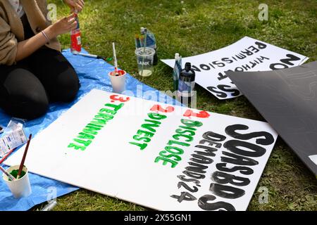 LONDRA, Regno Unito, 7 maggio 2024: Gli studenti della SOAS University di Londra hanno istituito una “zona liberata” nel campus per essere solidali con la popolazione di Gaza. Chiedono che l'Università si discosti da Israele e ponga fine al loro rapporto con la Barclays Bank. Foto Stock