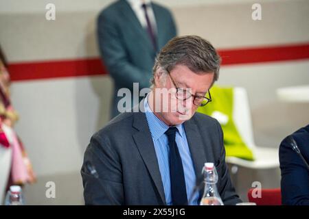 Il CEO di Accor Sebastien Bazin al 7° Comitato Interministeriale per il Turismo martedì mattina 7 maggio 2024 a Parigi, Francia. Settimo comitato interministeriale per il turismo, l'autorità che riunisce tutti gli attori del settore in Francia, presieduta dal primo ministro. Il comitato è un'opportunità per prepararsi alla prossima stagione estiva e ai Giochi Olimpici e Paralimpici, presso l'auditorium Morceau Long del Ministero della salute. Discorso introduttivo del primo Ministro Gabriel Attal. Foto di Gabrielle Cezard/Pool/ABACAPRESS. COM Foto Stock