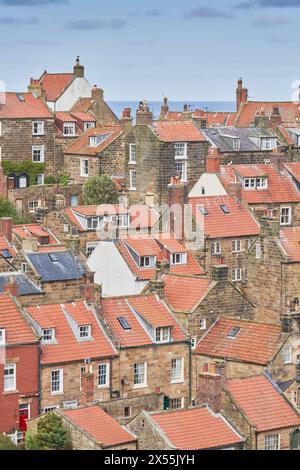 Vista sul tetto di Robin Hoods Bay, Yorkshire Foto Stock