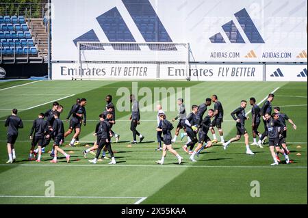 Valdebebas, Madrid, Spagna. 7 maggio 2024. MADRID, SPAGNA - 7 MAGGIO: I giocatori del Real Madrid si scaldano durante la sessione di allenamento e la conferenza stampa del Real Madrid in vista della semifinale di UEFA Champions League contro il Bayern Munchen al Ciudad Real Madrid il 7 maggio 2024 a Valdebebas, Spagna. (Credit Image: © Alberto Gardin/ZUMA Press Wire) SOLO PER USO EDITORIALE! Non per USO commerciale! Foto Stock