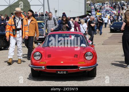 1970s Ferrari Dinos 246 GT schierati all'Italian Car Day a Brooklands, 4 maggio 2024, Brooklands Museum, Weybridge, Surrey, Inghilterra, Regno Unito Foto Stock