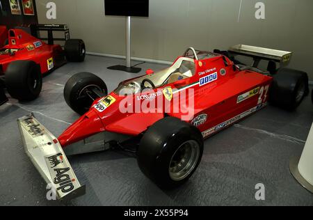 Mentone, Francia. 7 maggio 2024. © PHOTOPQR/NICE MATIN/Jean Francois Ottonello ; Mentone ; 07/05/2024 ; Montage de l'exposition Ferrari F1 a Monaco : histoire et victoires qui aura lieu de 9 mai au 31 aout 2024 a la Collection de Voitures du Prince de Monaco - la Ferrari 126CK 1981 de Gilles Villeneuve Monaco, 7 maggio 2024 allestimento della mostra Ferrari F1 a Monaco: storia e vittorie che si svolgeranno dal 9 maggio al 31 agosto 2024 presso il Prince of Monaco Car Collection Credit: MAXPPP/Alamy Live News Foto Stock