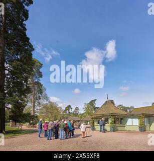Visitatori fuori dalla biglietteria e dal ristorante della residenza di campagna del monarca britannico, Sandringham House, Inghilterra. Foto Stock