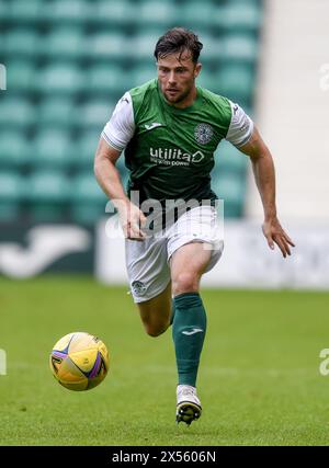 Foto del file datata 13-07-2021 di Lewis Stevenson. Paul Hanlon e Lewis Stevenson, una coppia di lunga data dell'Hibernian, devono lasciare il club alla fine della stagione. Data di pubblicazione: Martedì 7 maggio 2024. Foto Stock