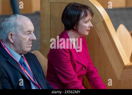 Elizabeth Quigley, moglie di John Swinney, nella galleria pubblica della camera principale dopo che Swinney fu votato primo ministro al Parlamento scozzese di Edimburgo. Data foto: Martedì 7 maggio 2024. Foto Stock